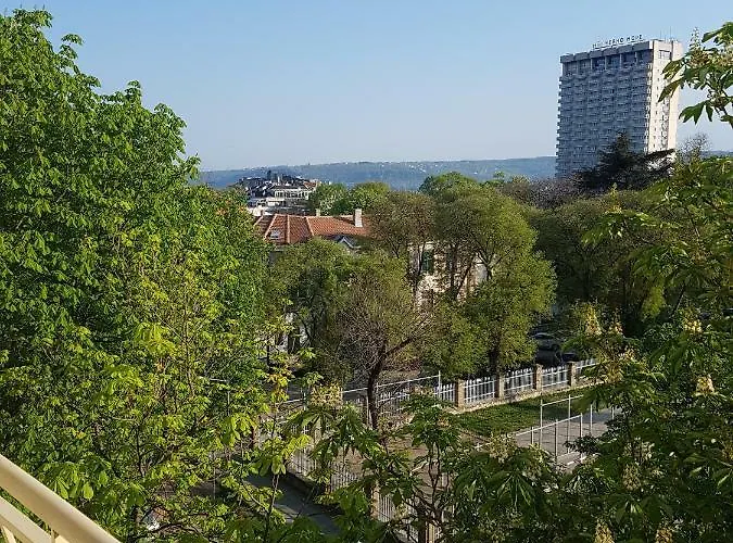 Mommy's House فارنا